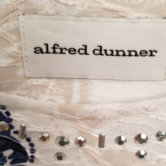 Alfred Dunner Blue Floral Print Top in Size Medium - Picture 2 of 8